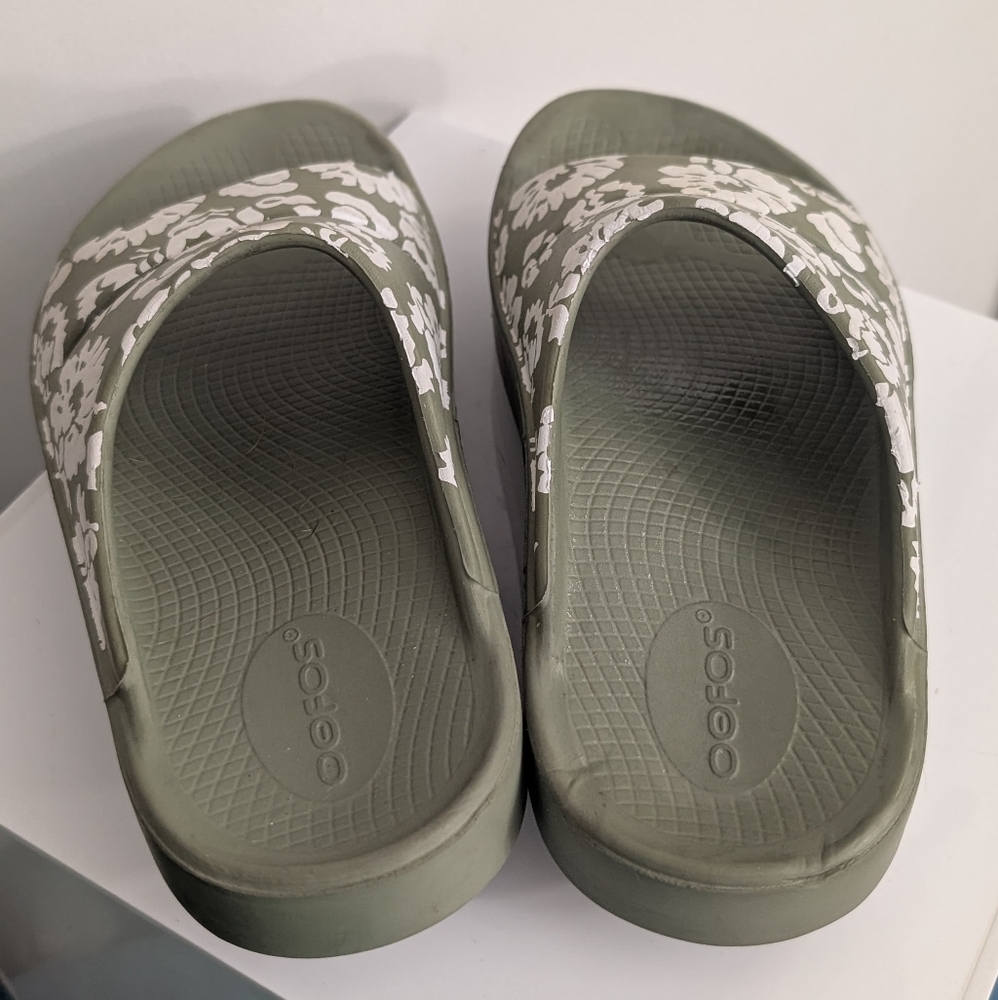OOFOS OOlala Recovery Sage Tropics Women Comfort Sandal - Men 4- Women 6 - Picture 5 of 5